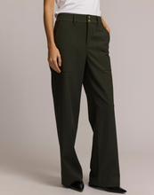 Load image into Gallery viewer, Kelly Traveler's Twill Pant
