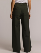 Load image into Gallery viewer, Kelly Traveler's Twill Pant