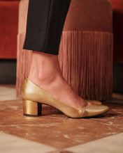 Load image into Gallery viewer, Gaga Pump Metallic Leather Gold