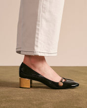 Load image into Gallery viewer, Gaga Pump Crinkled Patent Leather Black