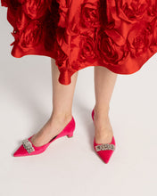 Load image into Gallery viewer, Paula Mini Block Heel Velvet Pump