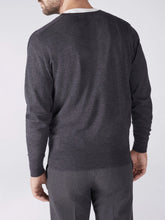 Load image into Gallery viewer, Donald V-neck Superfine