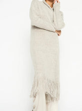 Load image into Gallery viewer, Thela Fringe Duster