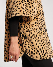 Load image into Gallery viewer, Nico Poncho Faux Fur Cheetah Print
