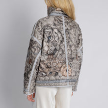 Load image into Gallery viewer, Zouyu, Cry The Deer Quilted Silk Reversible Jacket
