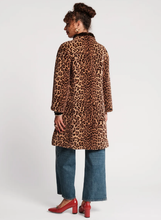Load image into Gallery viewer, Dame Faux Fur Leopard Coat
