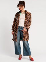 Load image into Gallery viewer, Dame Faux Fur Leopard Coat
